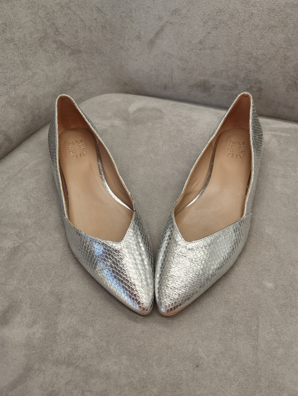 Naturalizer Flats 9.5 Wide Silver Snake Leather Havana Pointy Toe V-cut New $120 - Picture 4 of 14